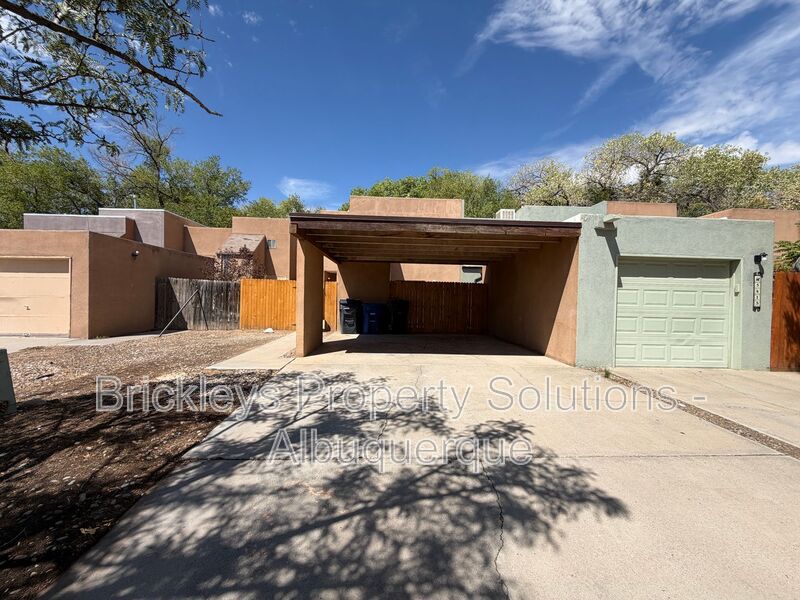 Albuquerque House: 5409 6th St NW