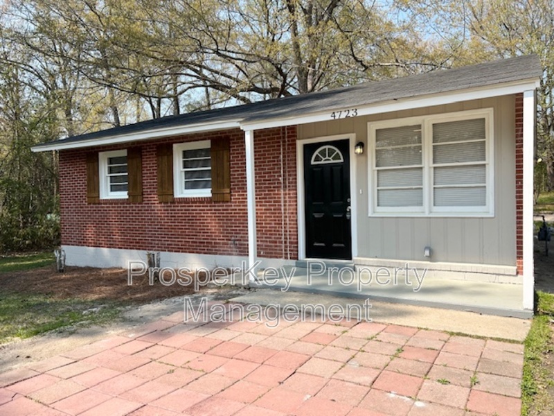 Columbus House: 4723 Harbin St