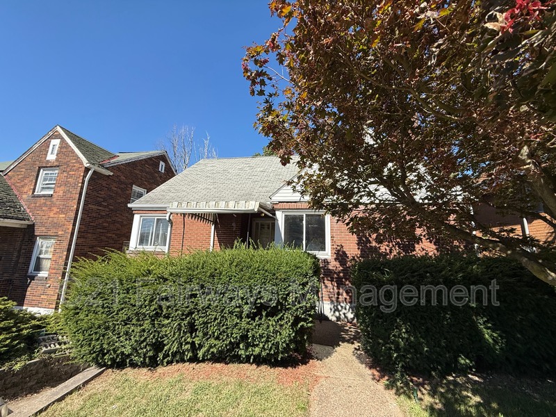 McKeesport House: 2527 Versailles Avenue- Campbell