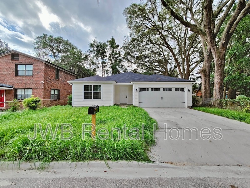 Jacksonville House: 452 Malcross Ave