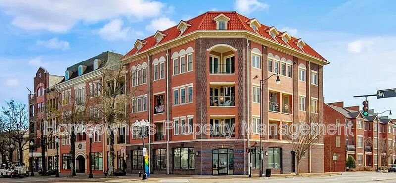 Fayetteville House: 325 Hay Street
