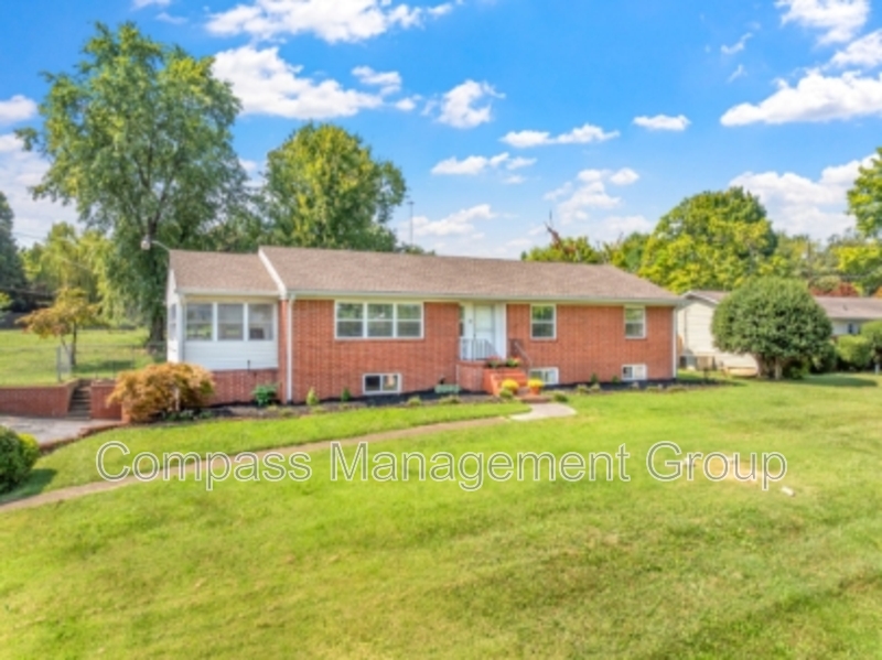 Knoxville House: 217 Buckingham Drive