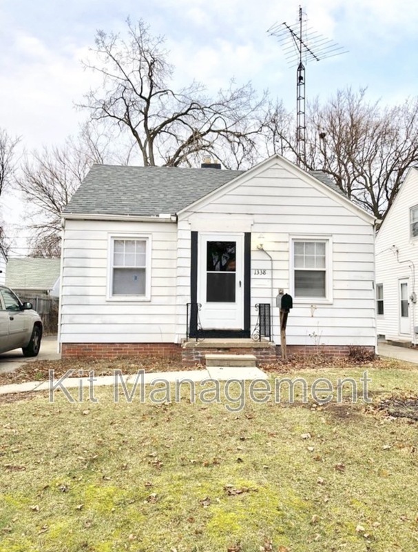 Toledo House: 1338 Crestwood