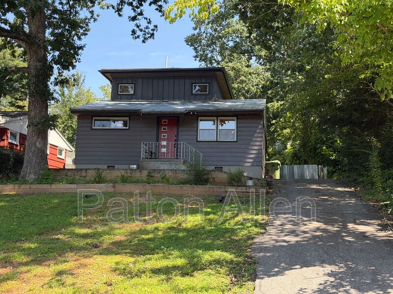 Asheville House: 44 Broadview Ave