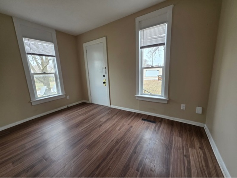 Unit 1
York Condo: 424 W 8th St.