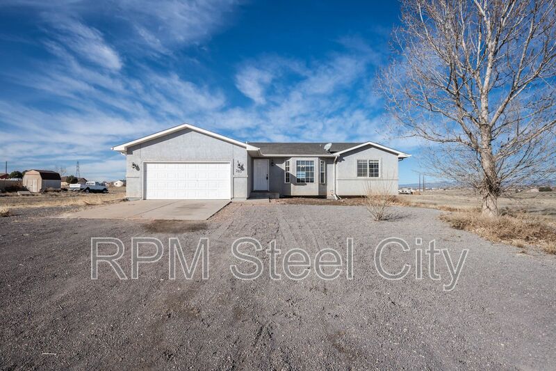 Pueblo West House: 265 Paramount Ln