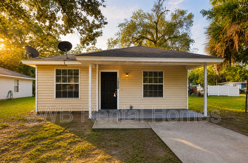 Jacksonville House: 1520 27th St W