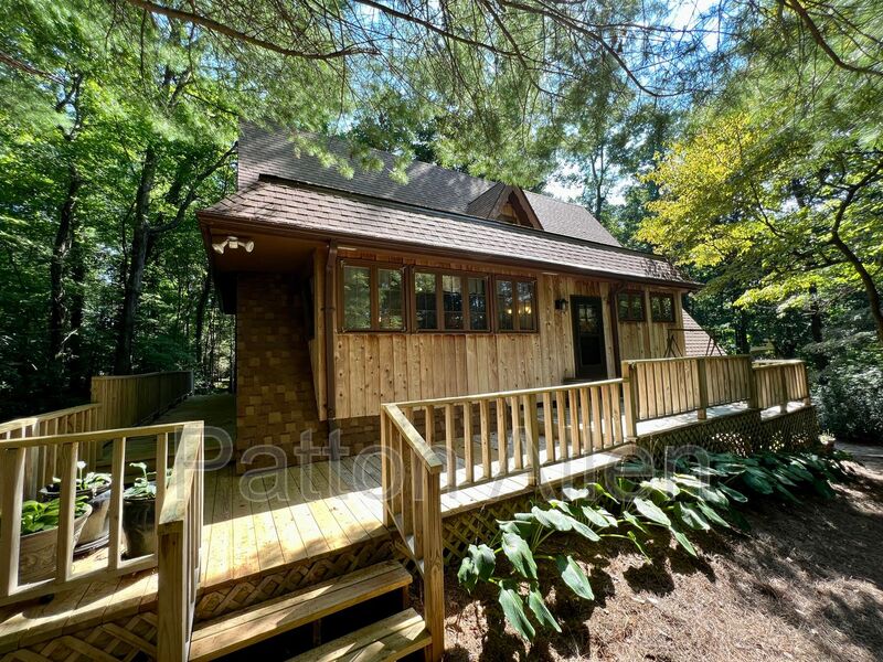 Fletcher House: 7 Night Owl Haven