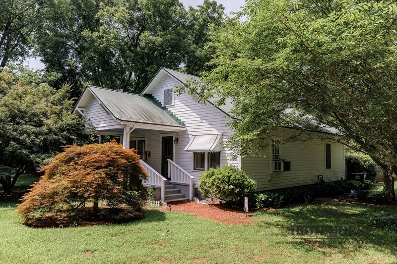 Bishop House: 4671 Macon Hwy
