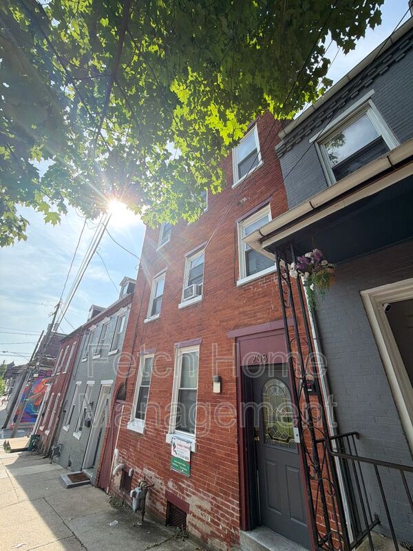 Lancaster House: 208 West Vine Street