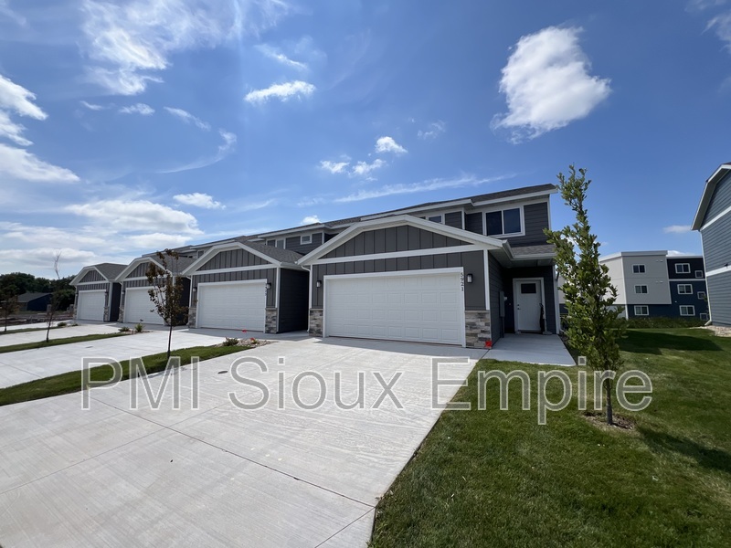 Sioux Falls Townhome: 5927 S. Whipser Creek Pl.