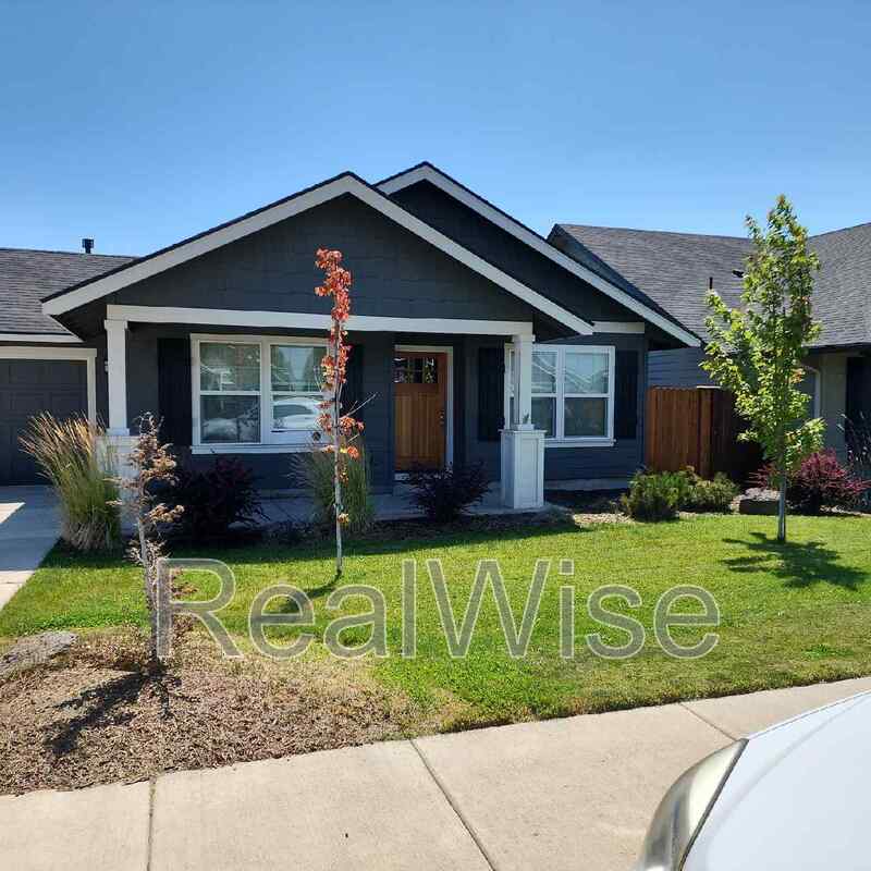 Redmond House: 474 NE Oak Ave