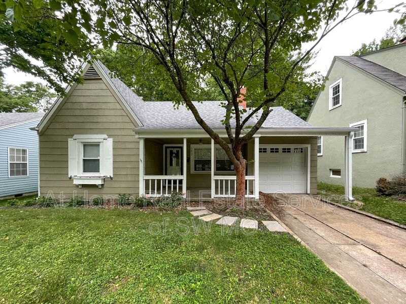 Springfield House: 683 S McCann