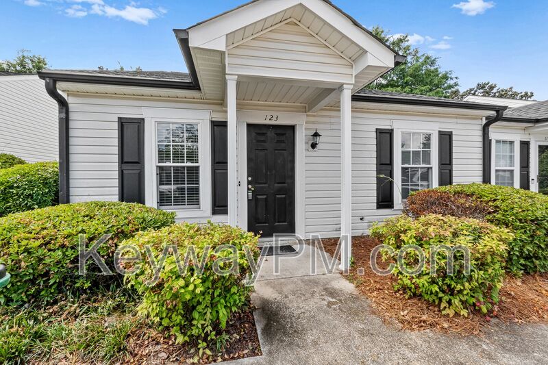 Aiken Townhome: 123 Christopher Downs Court