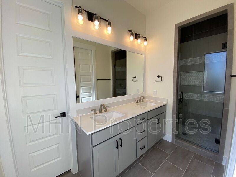 GORGEOUS 2-Story/4 Bed/3.5 Bath Newly built home close to parks, Pearl, and more! - Photo 18