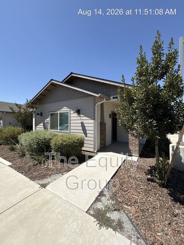 Visalia Condo: 518 S Summit Street