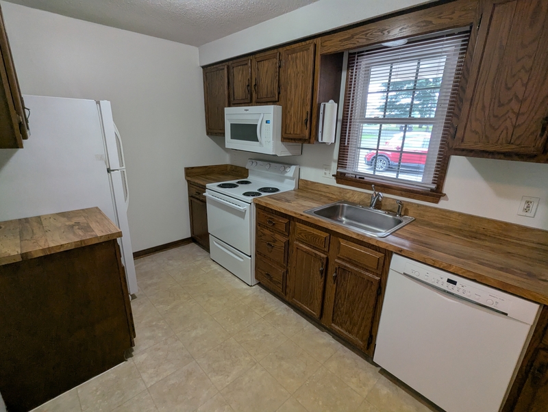 Manchester Condo: 404 North Main Street - B