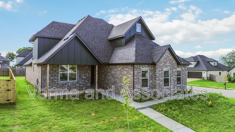 Centerton House: 1240 Mammoth St