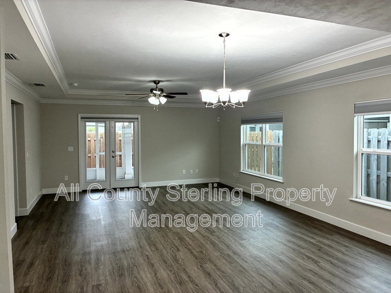 Newberry House: 25107 SW 9th Lane