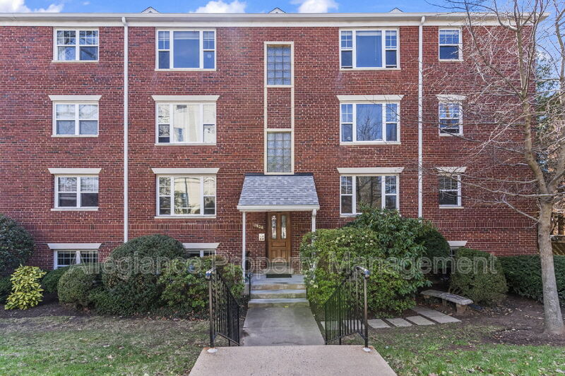 Arlington House: 1404 12th Street N