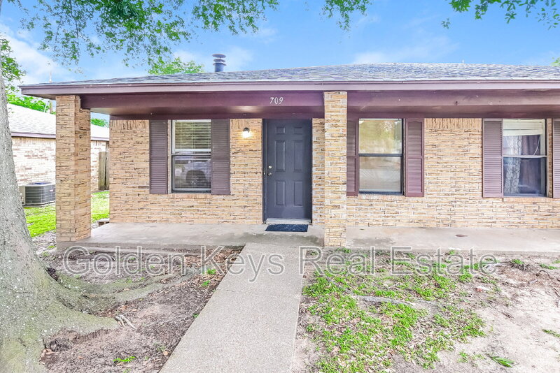 College Station House: 709 San Benito Drive