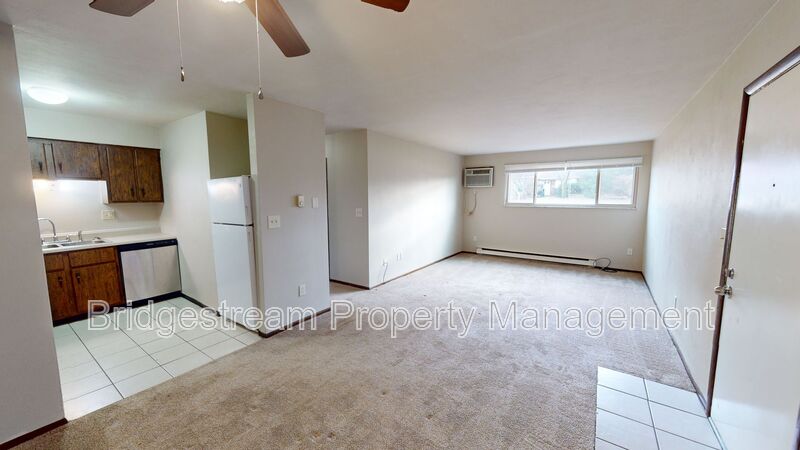 Miamisburg House: 75 N Gebhart Church Road