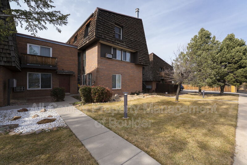 Boulder Condo: 745 Thomas Drive