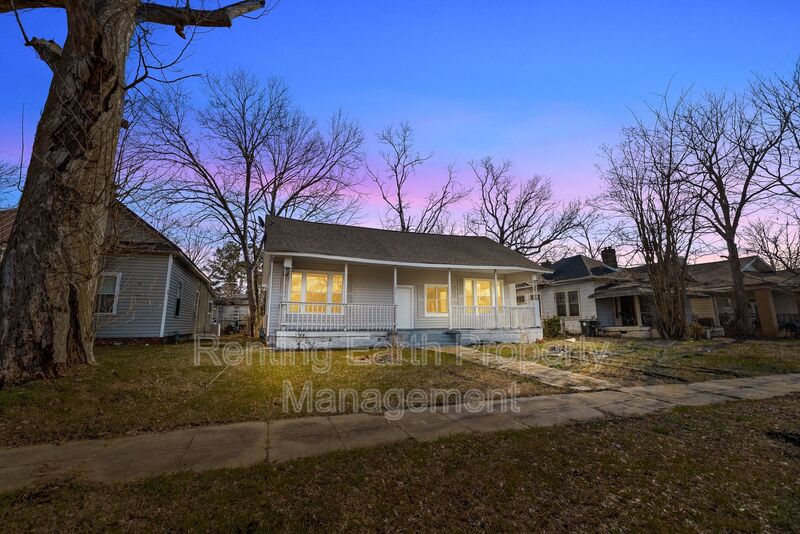 Birmingham House: 1217 Fulton Avenue