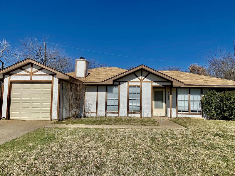 Arlington House: 3809 Tamarron Ln