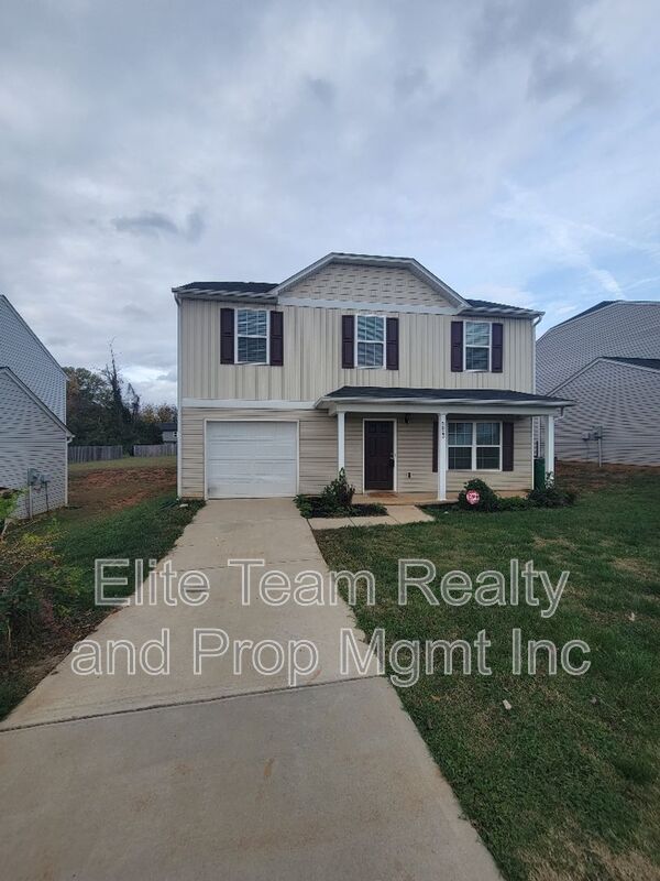 Charlotte House: 5823 Hewitt Dr