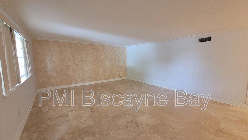North Miami Condo: 11960 Northeast 19th Drive