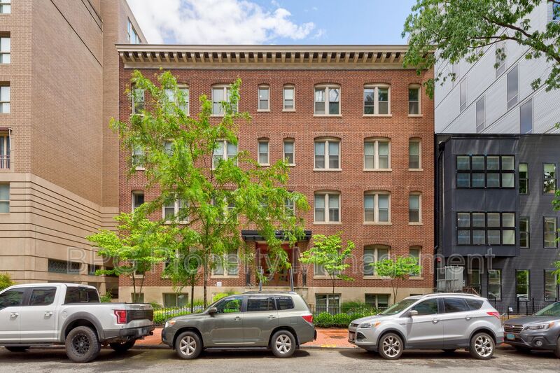 Washington Condo: 1121 24th ST. NW