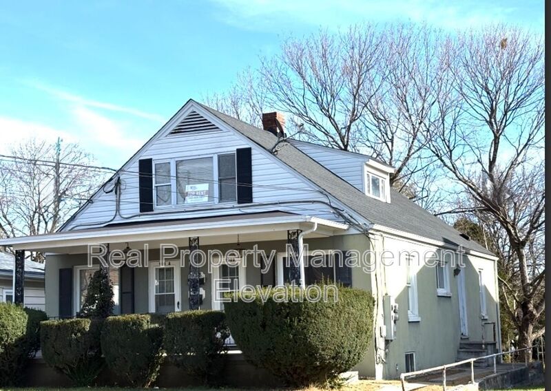 Martinsburg House: 908 B Florida Ave.