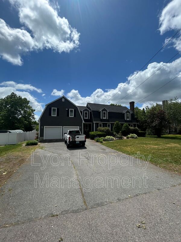 Attleboro House: 212 Tiffany St