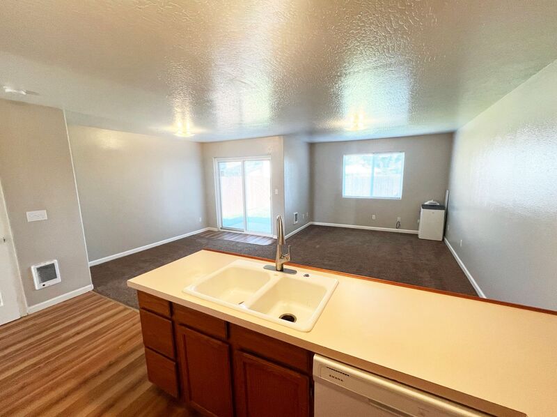 Photo 8 of rental home at 782 North Cloverleaf Loop