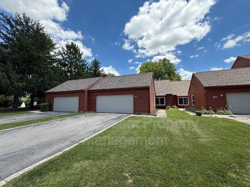 Trotwood House: 4418 Burlingame Commons