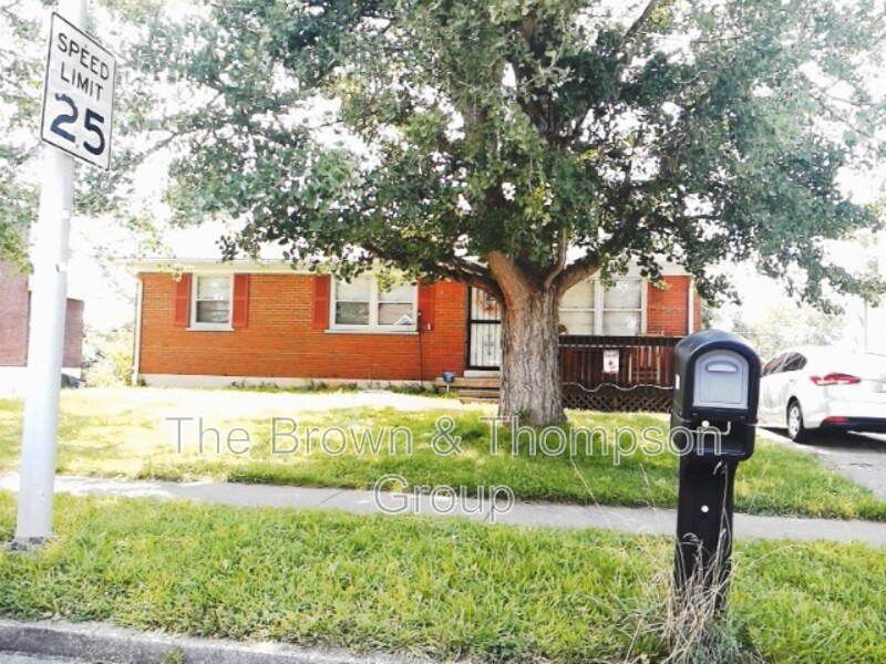 Lexington House: 562 Radcliffe Road