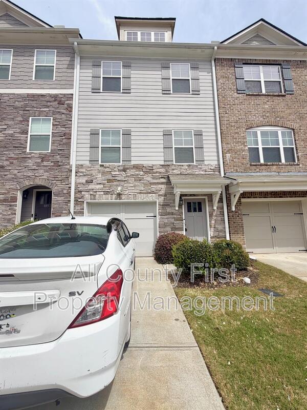 Atlanta House: 887 Society Cir