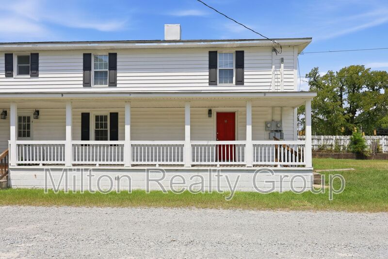 Four Oaks Condo: 101 E. Woodall St.