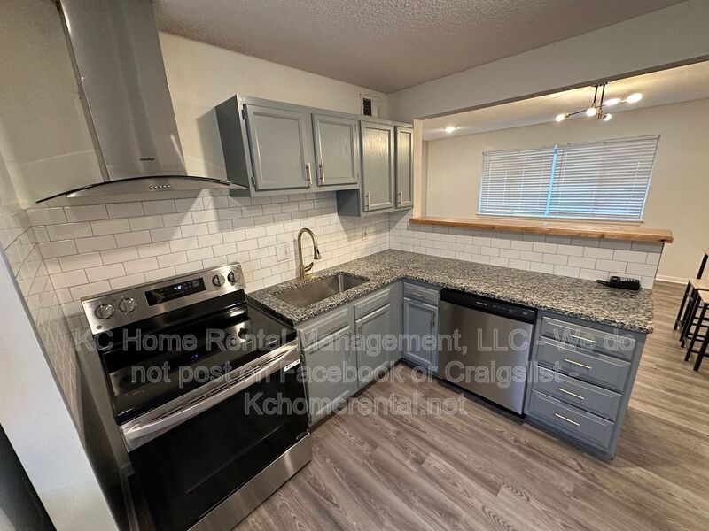 Overland Park House: 8449 Lowell Ave