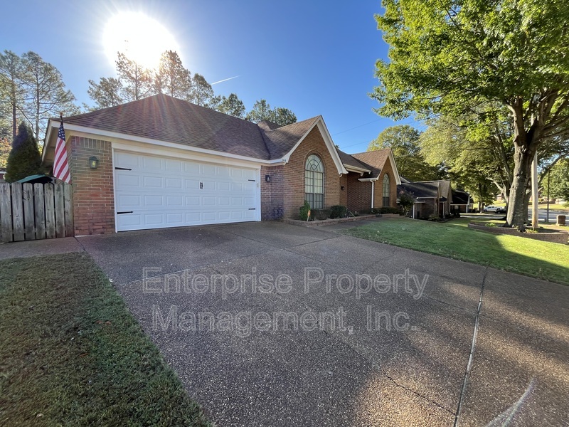Photo 2 of 384 Walnut Trace Dr