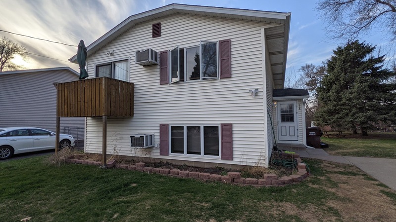 Hastings Condo: 118 25th St W