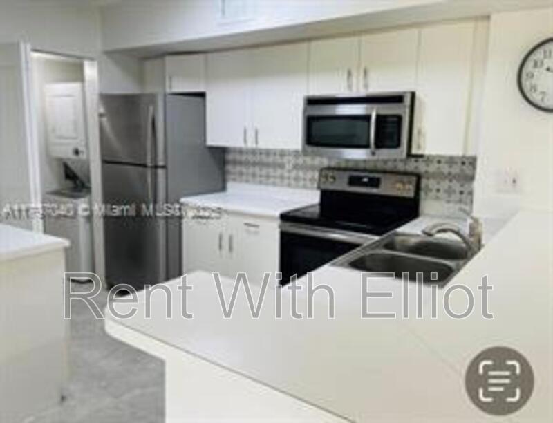 Davie Condo: 2600 South University Dr