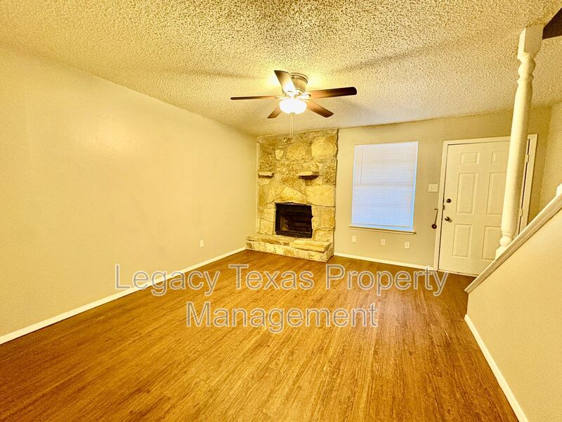 CLEBURNE Townhome: 1407 B COURTNEY PL