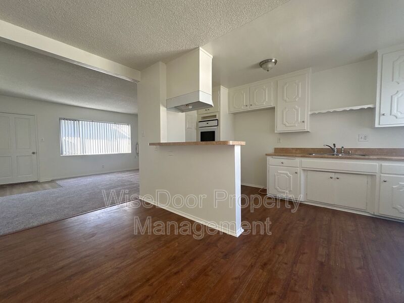 Whittier Condo: 14631 Christine Dr