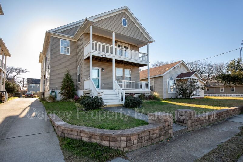 Stunning home across from the bay!!! - Photo 2
