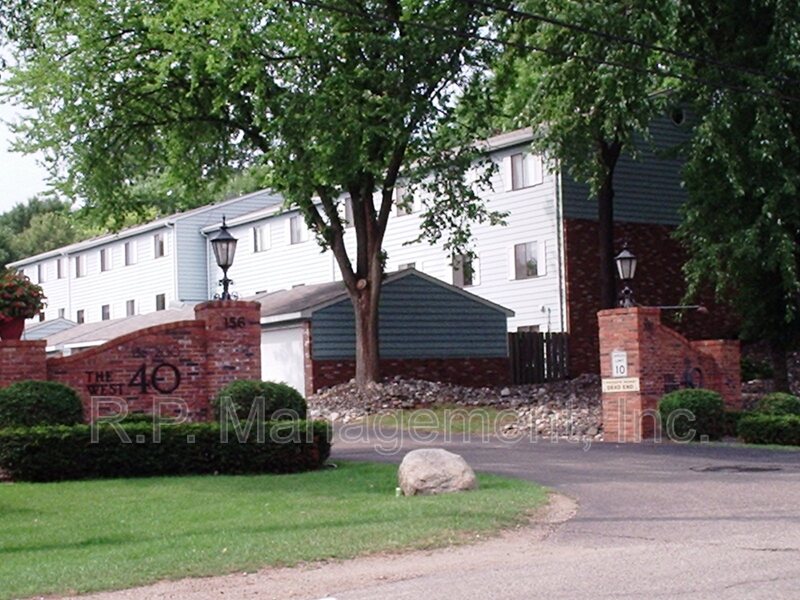 West St Paul Townhome: 170 Wentworth Ave W