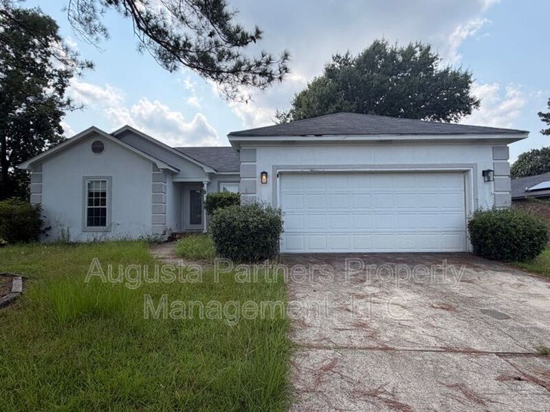 Martinez House: 199 Amelia Dr W