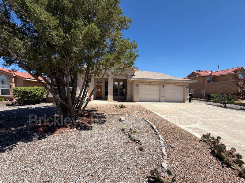 Rio Rancho House: 7281 Spruce Mountain Lp NE