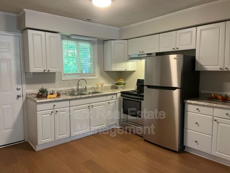 Chapel Hill House: 114 Bim Street